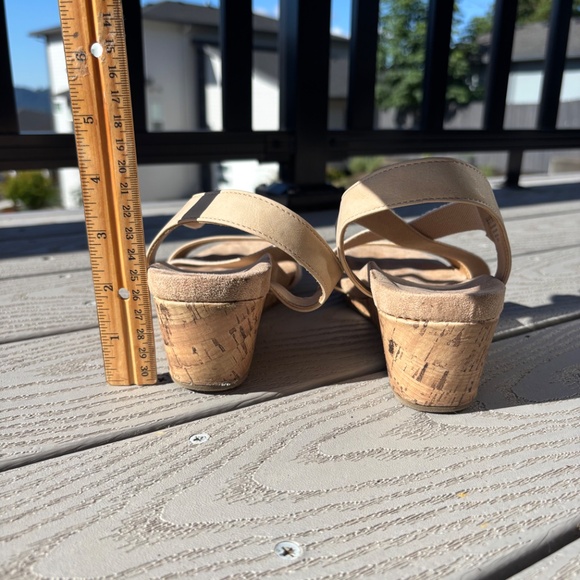 Life Stride Soft System FLEX Beige Wedge Strappy Sandals Women's Size 9M - Picture 8 of 10